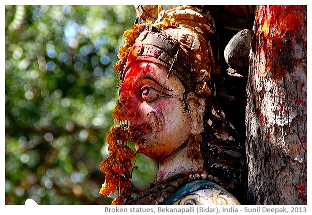 A tree shrine, Bekanapalli, Bidar, India - images by Sunil Deepak, 2013