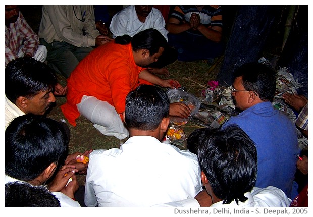 Dushhera, Delhi, India - images by Sunil Deepak, 2005