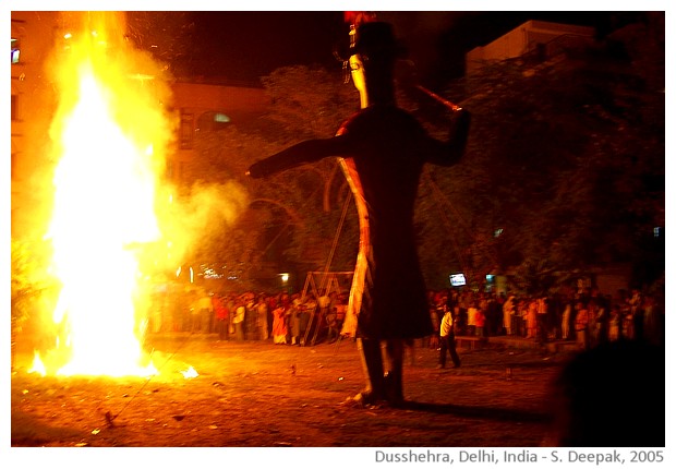 Dushhera, Delhi, India - images by Sunil Deepak, 2005