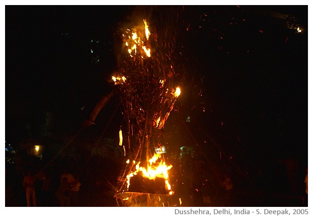 Dushhera, Delhi, India - images by Sunil Deepak, 2005