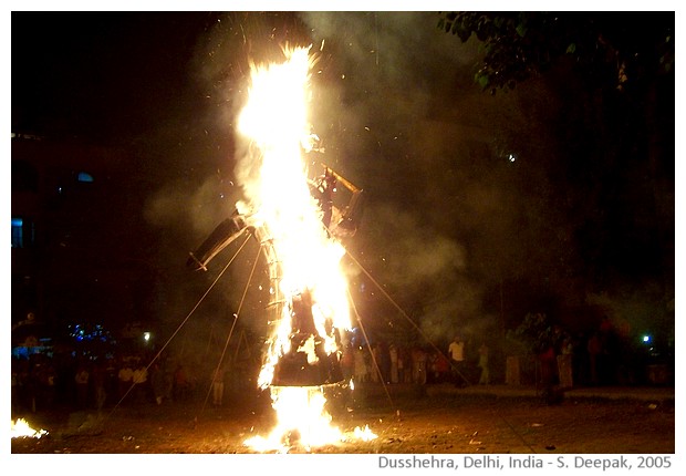 Dushhera, Delhi, India - images by Sunil Deepak, 2005