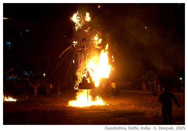 Dushhera, Delhi, India - images by Sunil Deepak, 2005