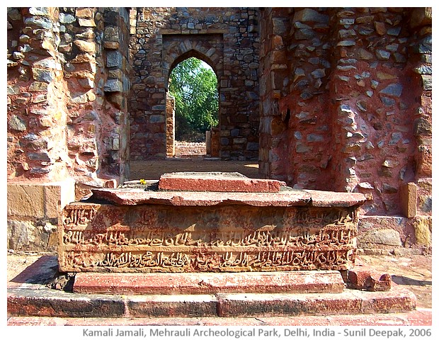 Delhi, Mehrauli archeological park - images by Sunil Deepak, 2006