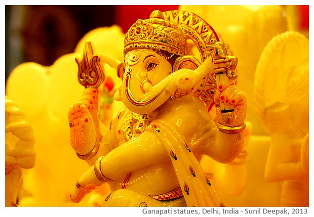 Ganapati Ganesh statues, Delhi, India - images by Sunil Deepak, 2013