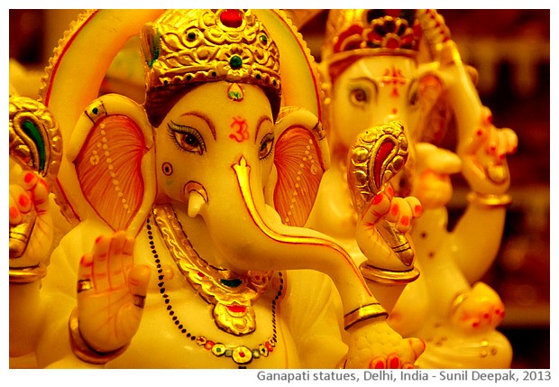 Ganapati Ganesh statues, Delhi, India - images by Sunil Deepak, 2013