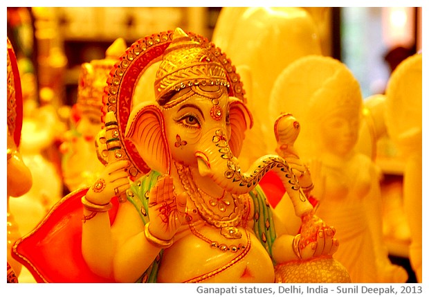 Ganapati Ganesh statues, Delhi, India - images by Sunil Deepak, 2013