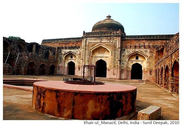 Khair-ul-Manazil building, Delhi, India - images by Sunil Deepak, 2010