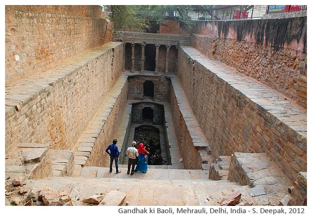 Sulphur water well, Mehrauli, Delhi, India - S. Deepak, 2012