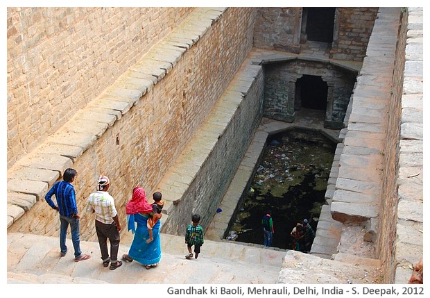 Sulphur water well, Mehrauli, Delhi, India - S. Deepak, 2012