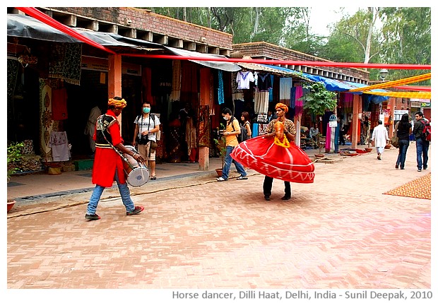 Horse dance,Delhi, India - images by Sunil Deepak, 2010