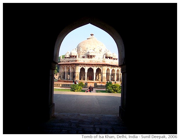 Tomb of Isa Khan, Delhi, India - images by Sunil Deepak, 2006