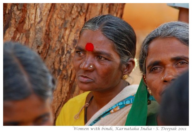 Women in Karnataka with red bindi on forehead - images by S. Deepak