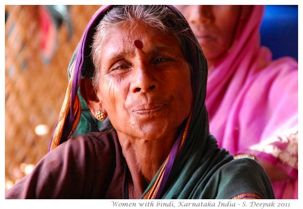 Women in Karnataka with red bindi on forehead - images by S. Deepak