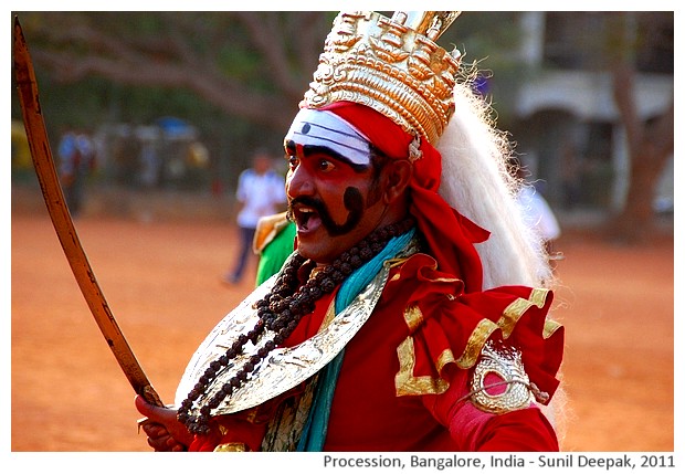 Religious procession, Bangalore, India - images by Sunil Deepak, 2011