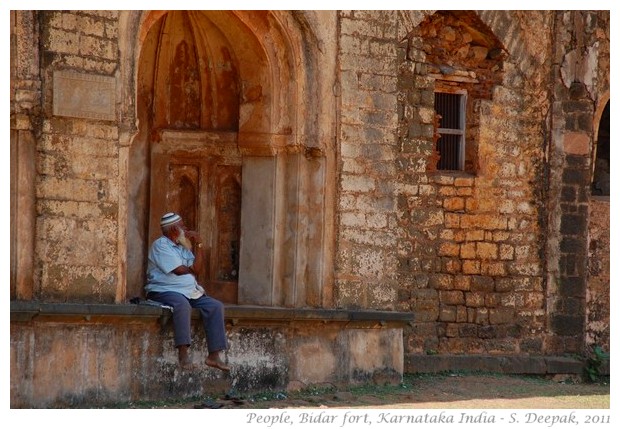 People Bidar fort India - S. Deepak, 2011