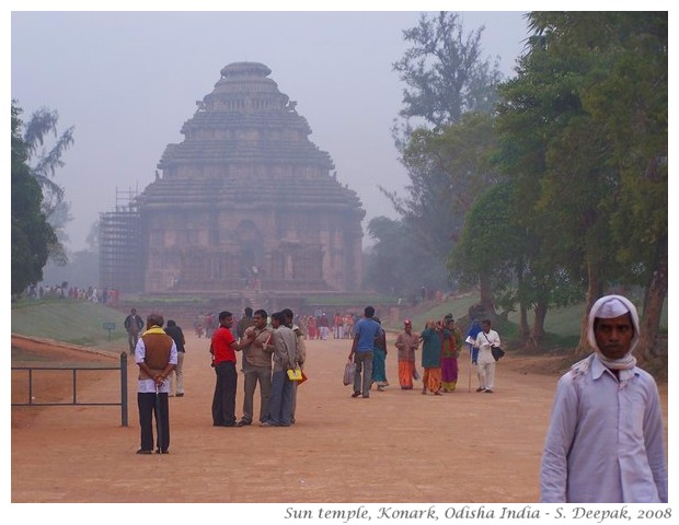 Pilgrims & mist, sun temple Konark - S. Deepak, 2008