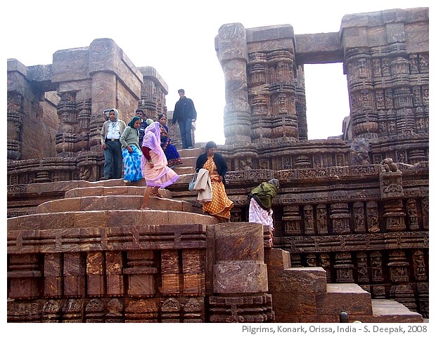 Pilgrims, Sun temple, Knoark, India - Images by Sunil Deepak, 2008