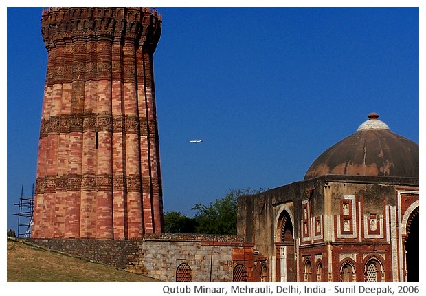 Qutub Minar, Delhi, India - images by Sunil Deepak, 2006