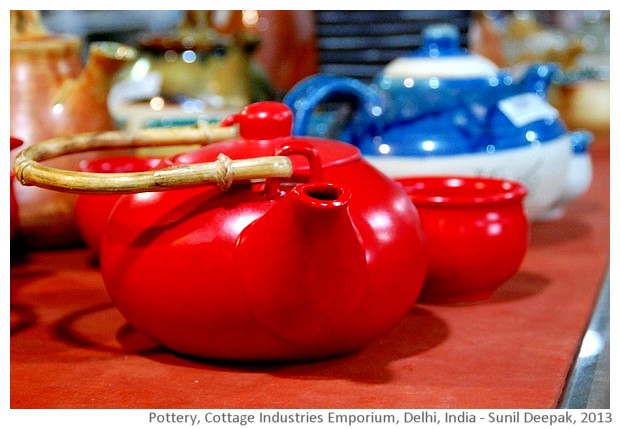 Red pottery, Delhi, India - images by Sunil Deepak, 2013