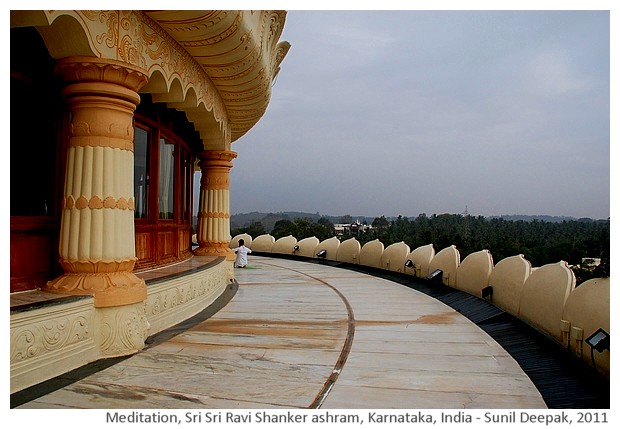 Yoga meditation, Sri Sri ashram, Karnataka, India - images by Sunil Deepak, 2011
