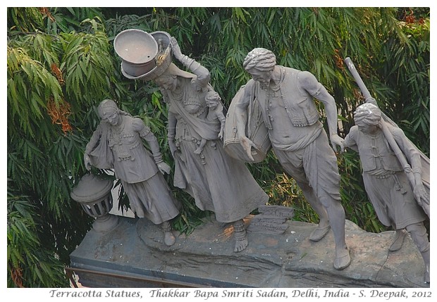Thakkar Bapa Bhavan statues, Delhi, India - S. Deepak, 2012