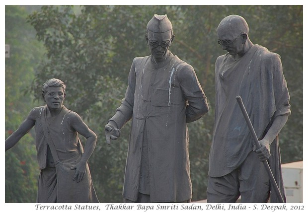 Thakkar Bapa Bhavan statues, Delhi, India - S. Deepak, 2012