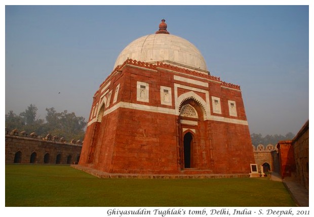 Tughlak's tomb, Delhi, India - S. Deepak, 2011