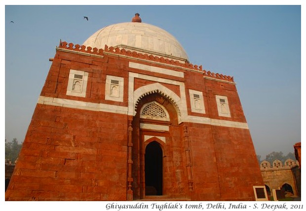 Tughlak's tomb, Delhi, India - S. Deepak, 2011