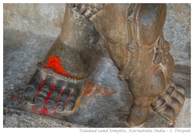 Vermilion and the details of statues, Talakad sand temples - images by S. Deepak