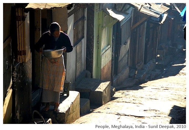 Women, Meghalaya, India - images by Sunil Deepak, 2010