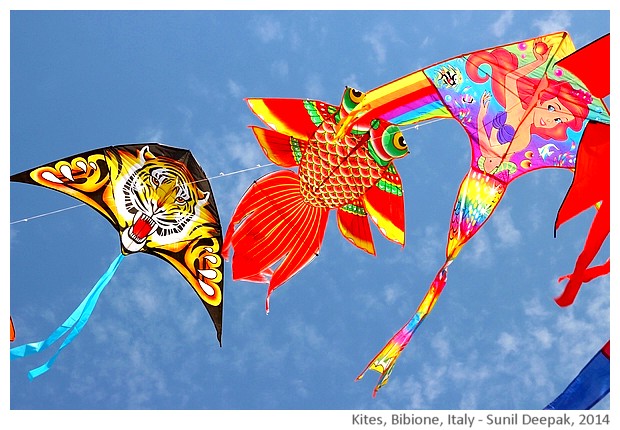 Colourful kites, Bibione, Italy - images by Sunil Deepak, 2014