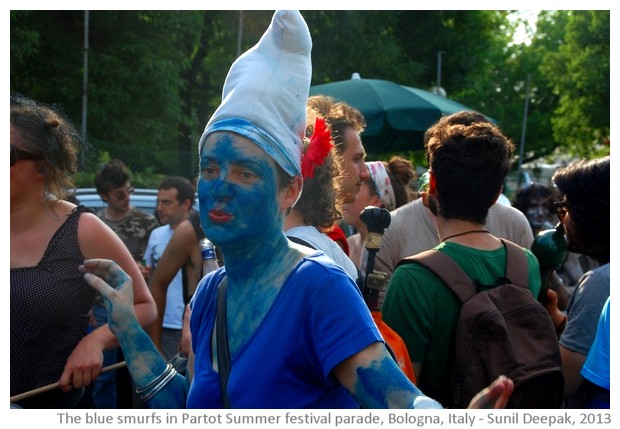 Blue smurfs at Bologna Par Tot Parade, Italy - images by Sunil Deepak, 2013