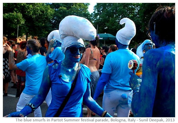 Blue smurfs at Bologna Par Tot Parade, Italy - images by Sunil Deepak, 2013