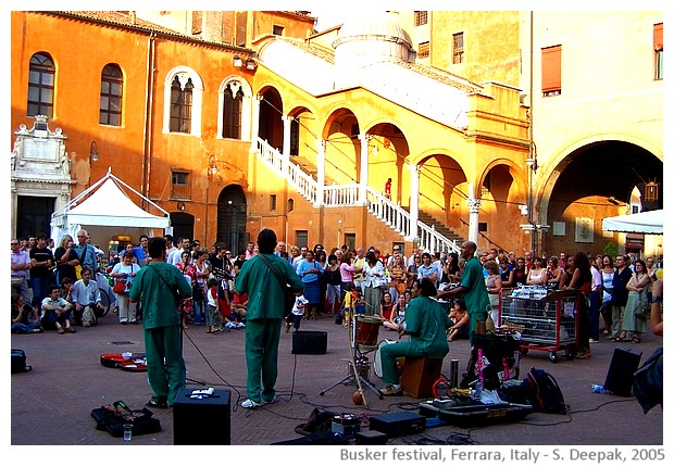 Buskers strret artists' festival, Ferrara, Italy - images by Sunil Deepak, 2005
