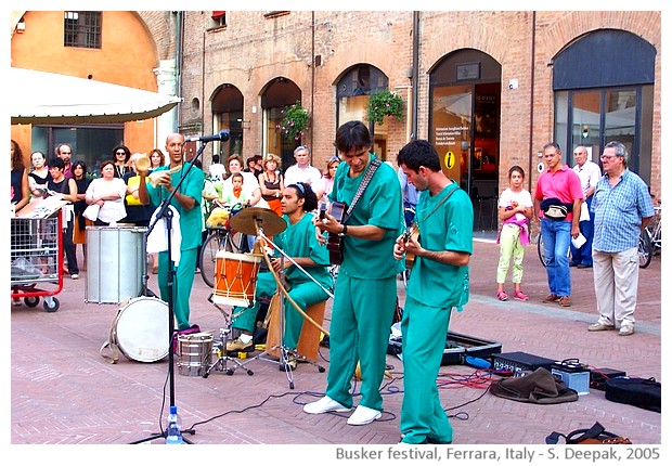 Buskers strret artists' festival, Ferrara, Italy - images by Sunil Deepak, 2005