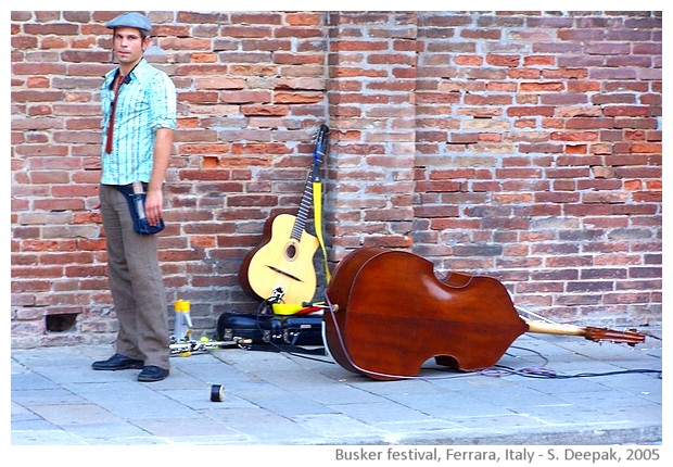 Buskers strret artists' festival, Ferrara, Italy - images by Sunil Deepak, 2005