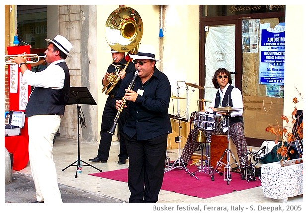 Buskers strret artists' festival, Ferrara, Italy - images by Sunil Deepak, 2005