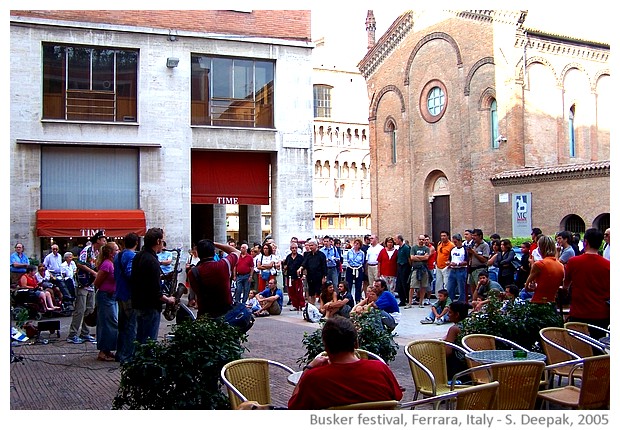 Buskers strret artists' festival, Ferrara, Italy - images by Sunil Deepak, 2005