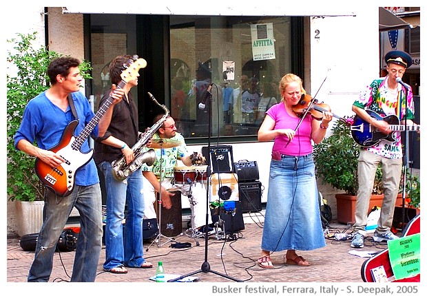 Buskers strret artists' festival, Ferrara, Italy - images by Sunil Deepak, 2005