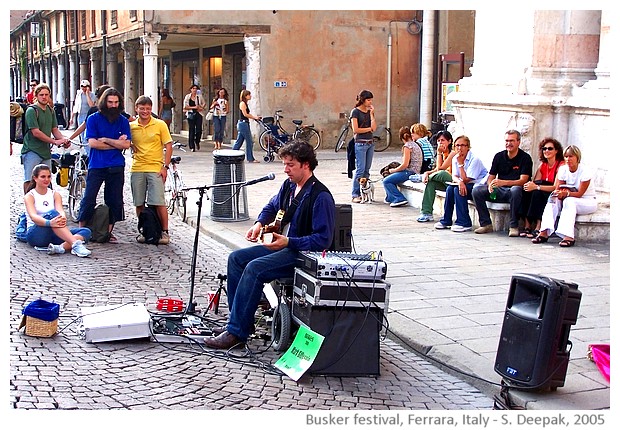 Buskers strret artists' festival, Ferrara, Italy - images by Sunil Deepak, 2005