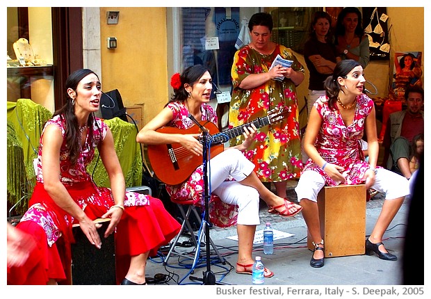 Buskers strret artists' festival, Ferrara, Italy - images by Sunil Deepak, 2005