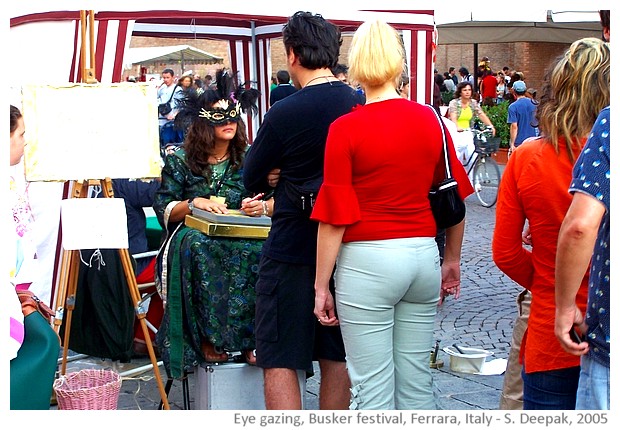 Buskers strret artists' festival, Ferrara, Italy - images by Sunil Deepak, 2005