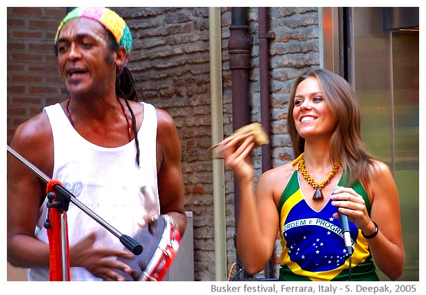 Buskers strret artists' festival, Ferrara, Italy - images by Sunil Deepak, 2005