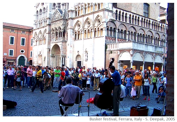 Buskers strret artists' festival, Ferrara, Italy - images by Sunil Deepak, 2005