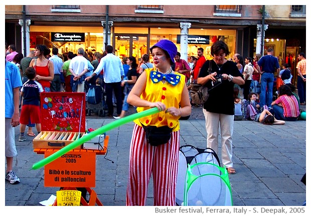 Buskers strret artists' festival, Ferrara, Italy - images by Sunil Deepak, 2005