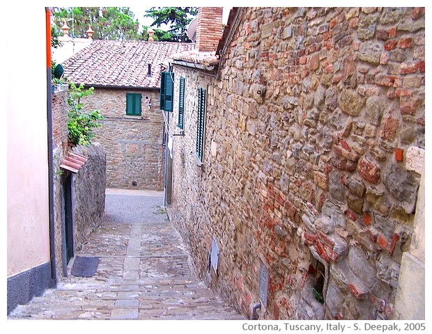 Cortona, Tuscany, Italy - images by Sunil Deepak, 2005