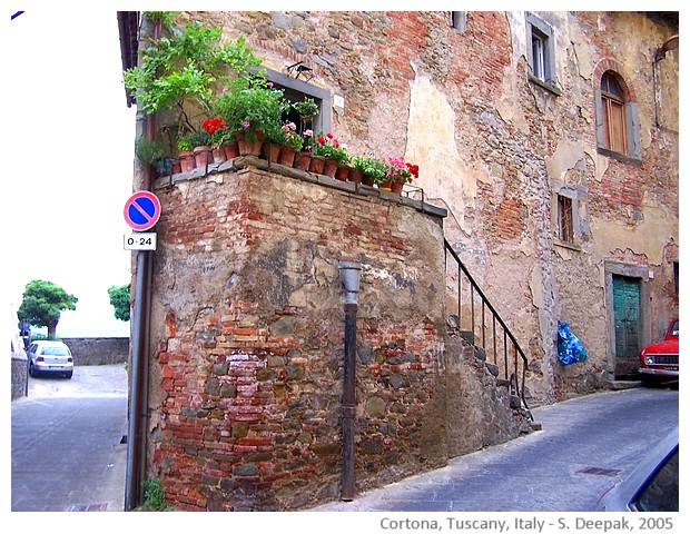 Cortona, Tuscany, Italy - images by Sunil Deepak, 2005