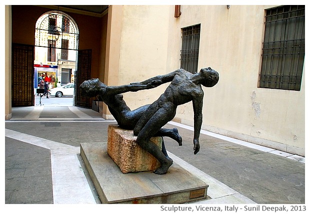 Nude couple sculpture, Vicenza, Italy - images by Sunil Deepak, 2013