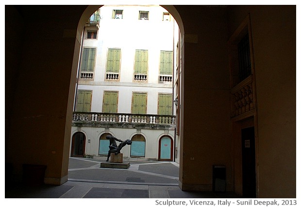 Nude couple sculpture, Vicenza, Italy - images by Sunil Deepak, 2013