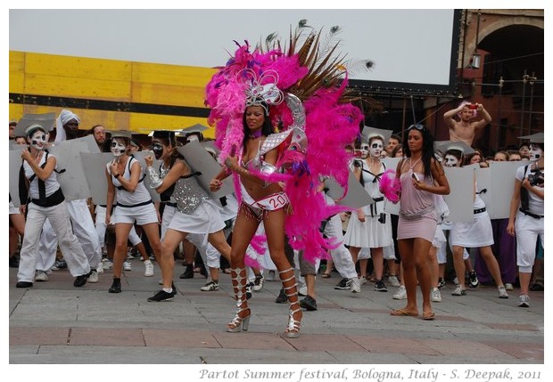 Samba dancer at Partot parade, Bologna 2011 - images by S. Deepak